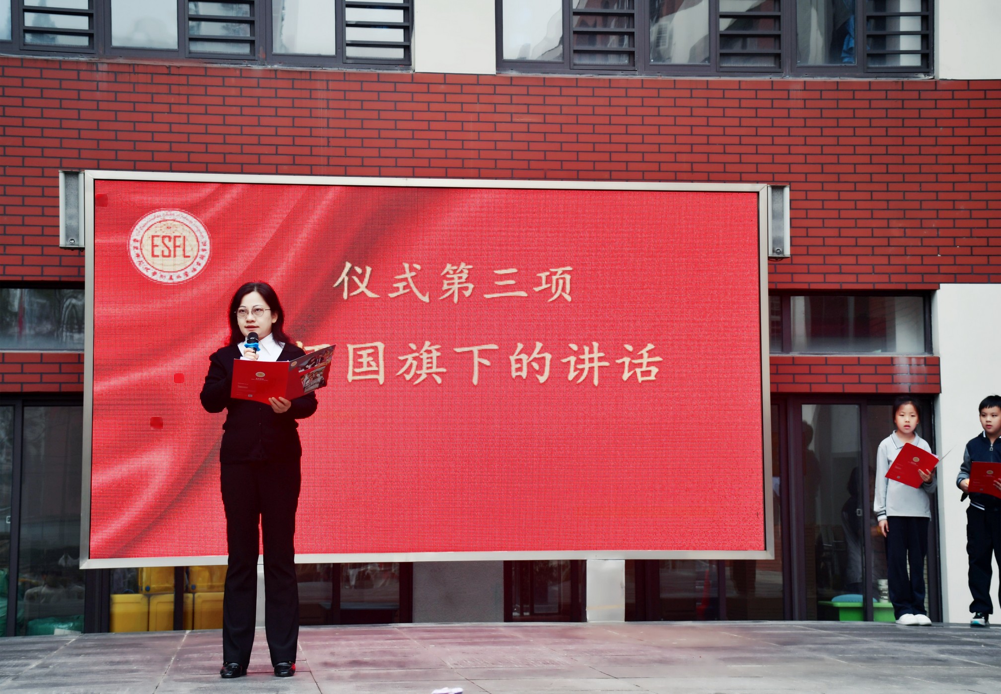 卢老师国旗下的讲话2.JPG