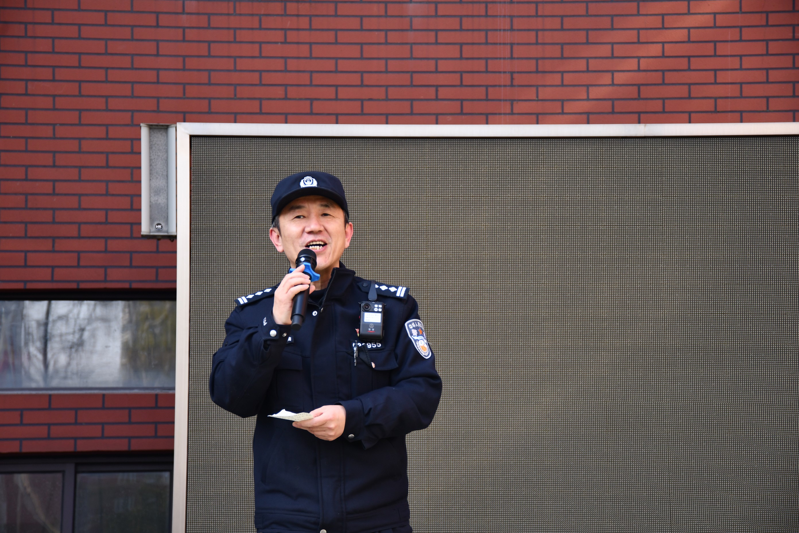 警察发言3.JPG